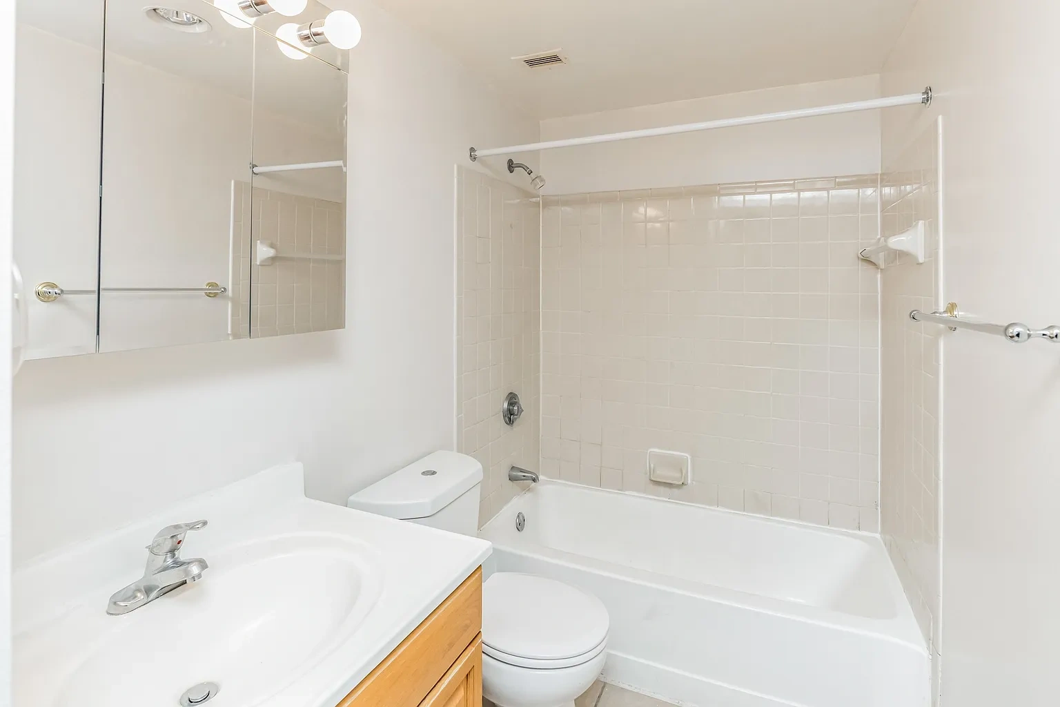 Highland Plaza Apartments – photo 1
