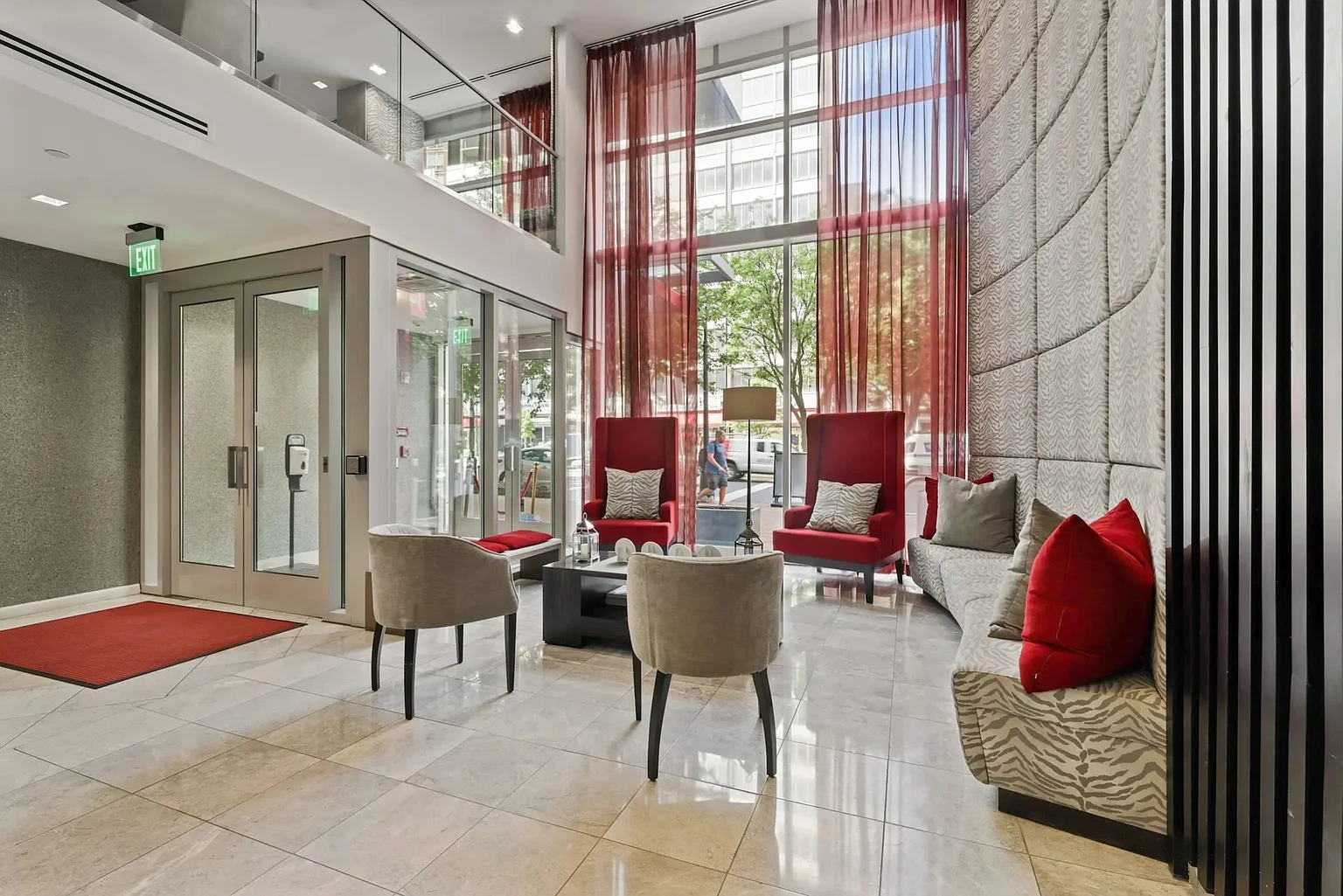 The Premier – photo 3