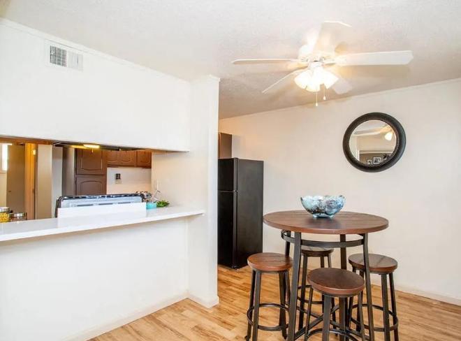 208 S Prospect Rd – photo 2