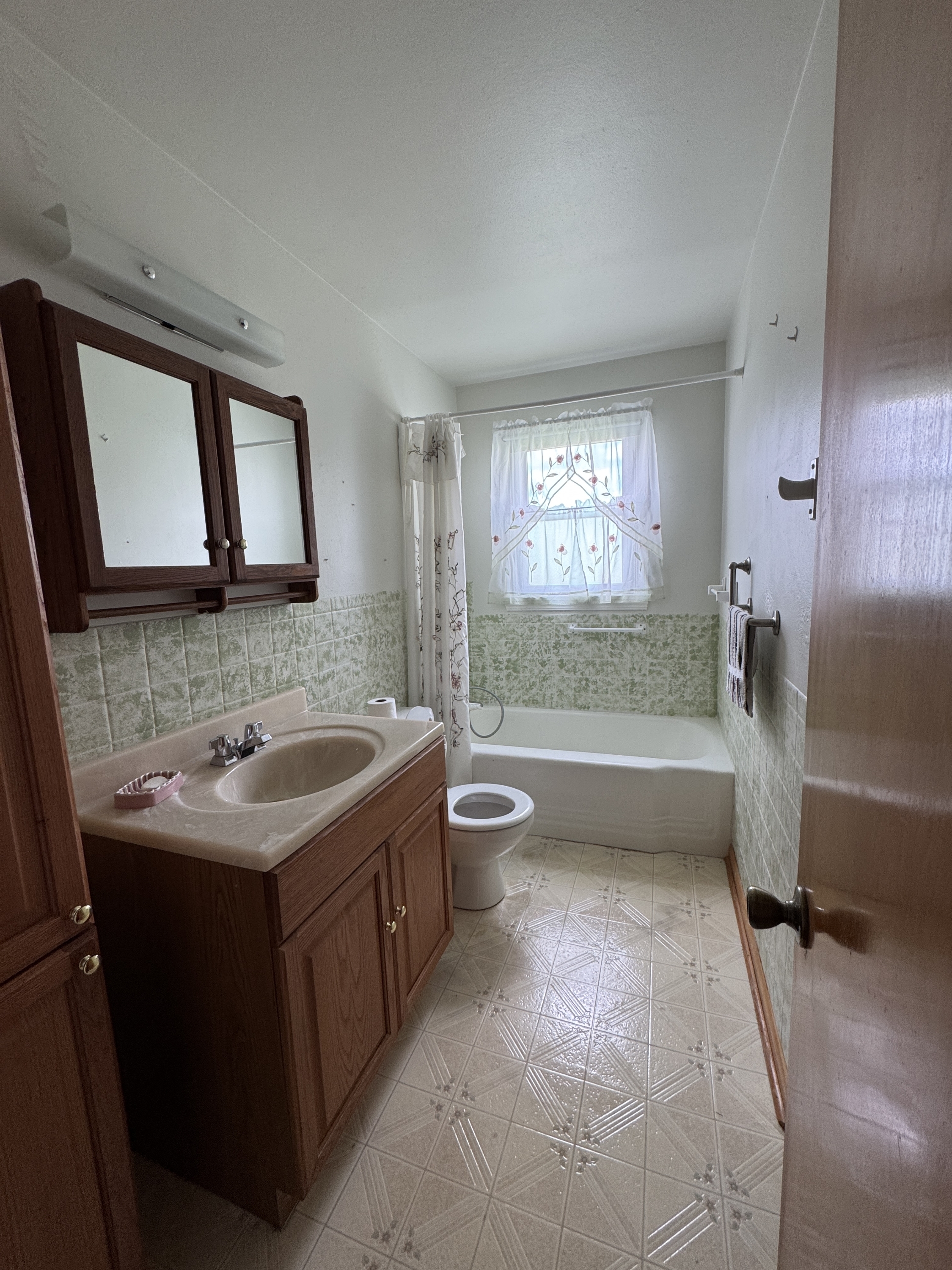 241 Helena Dr – photo 2