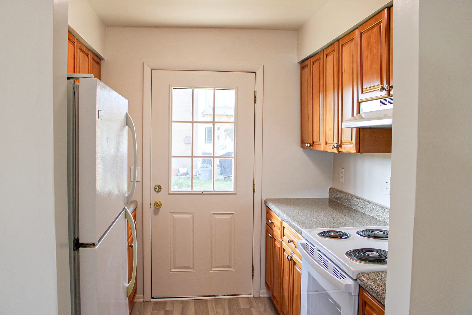 Edgewater Apartments – photo 1