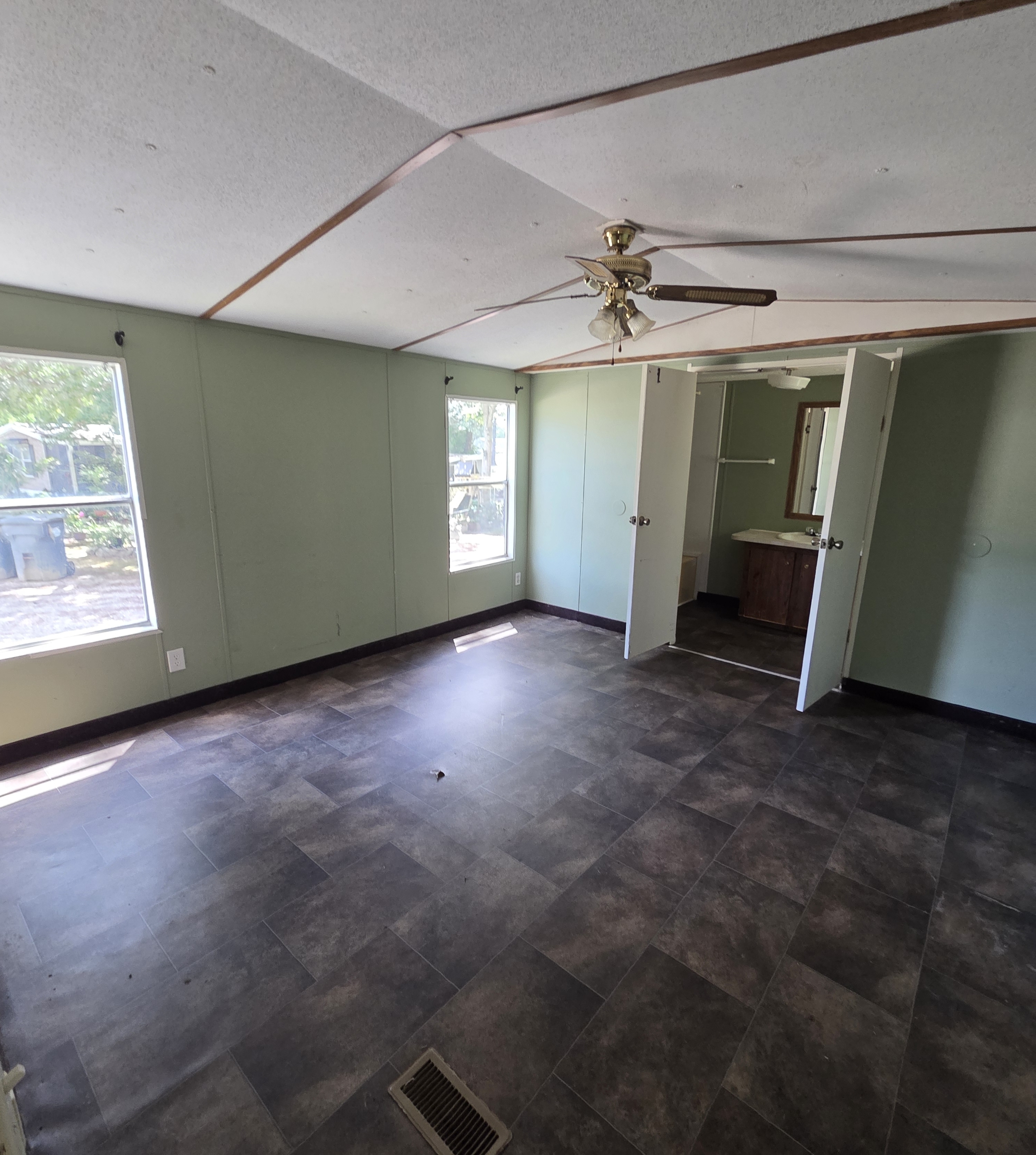 1121 N Broadway St – photo 5