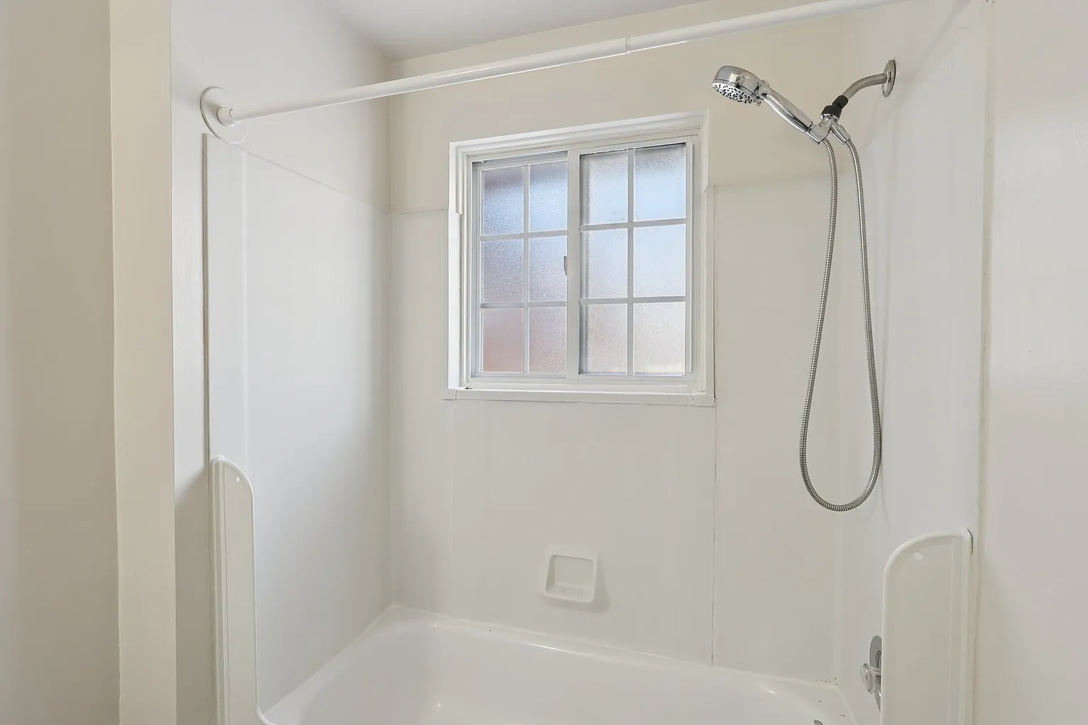 6040 Stumph Rd, Parma – photo 2