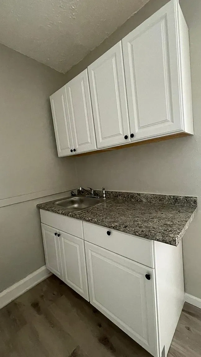 Welcome to 11118 Clifton Ave, Cleveland's premier apartment community. – photo 5