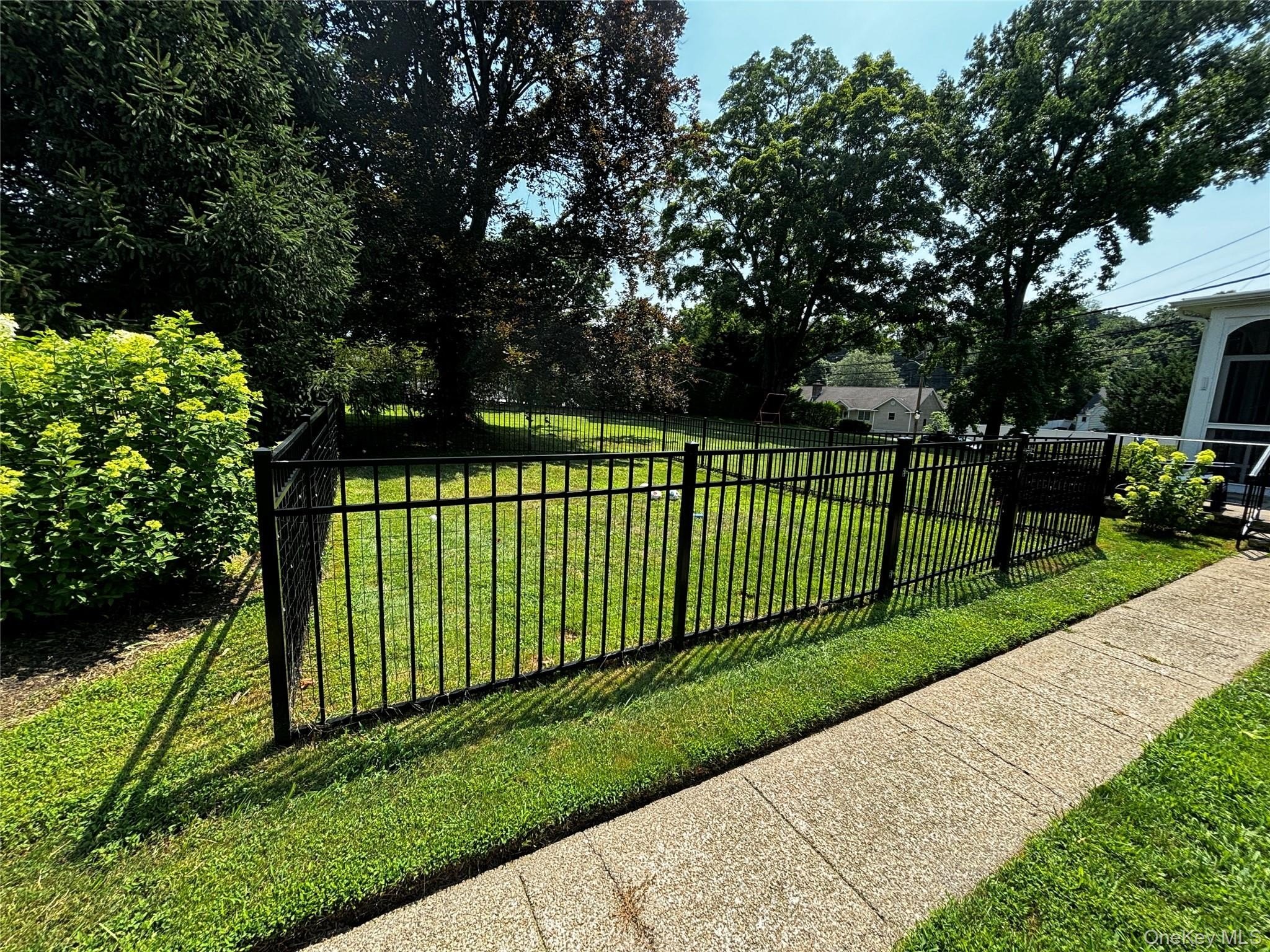 160 W Neck Rd – photo 4