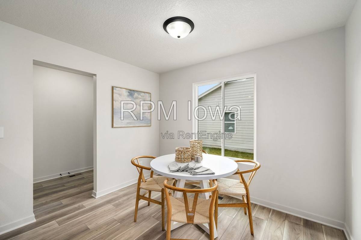 329 Freedom Wy – photo 4