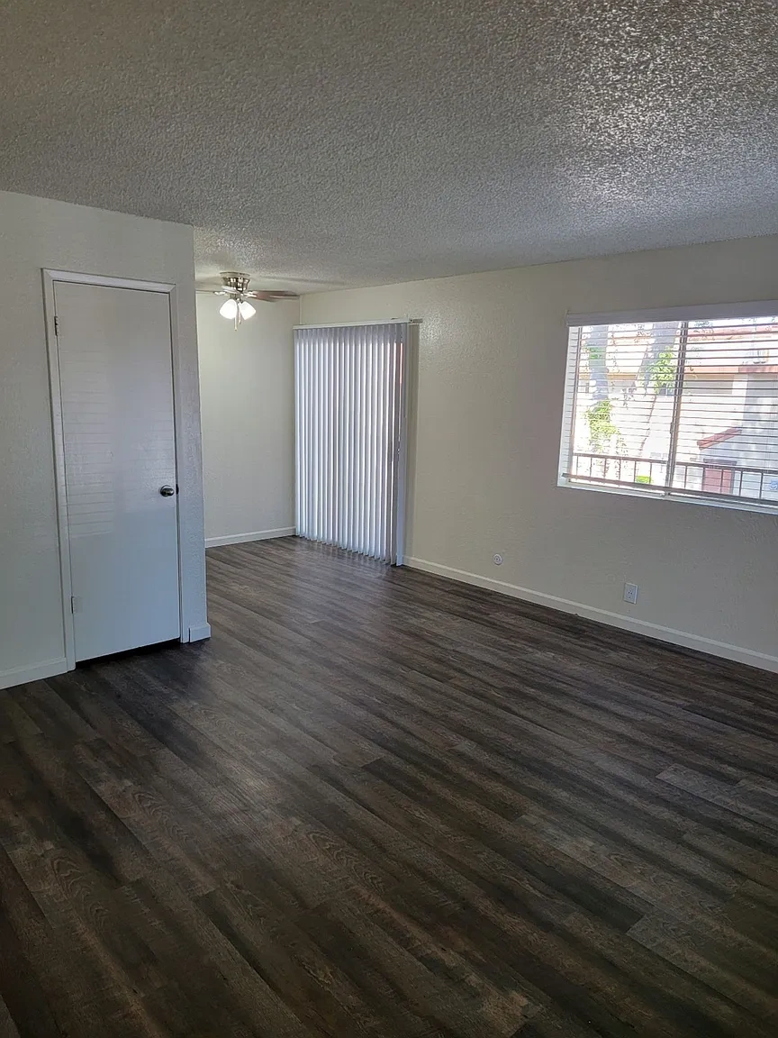 Sunburst Apartments – photo 1