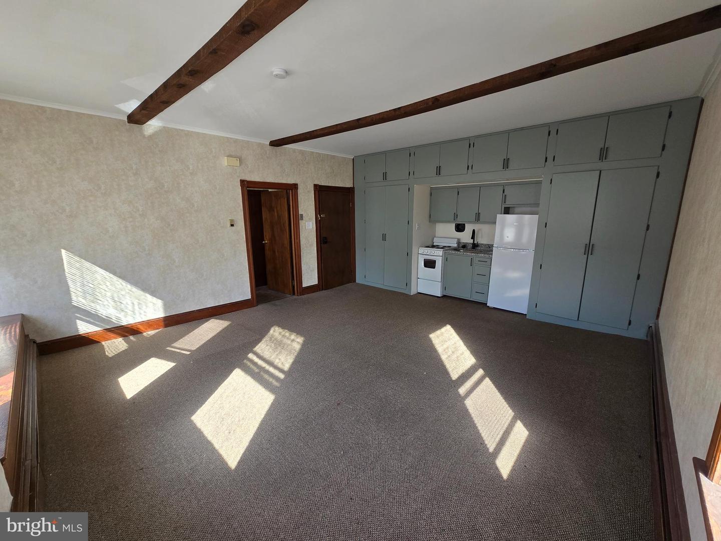 209 E Market St unit 2F – photo 4