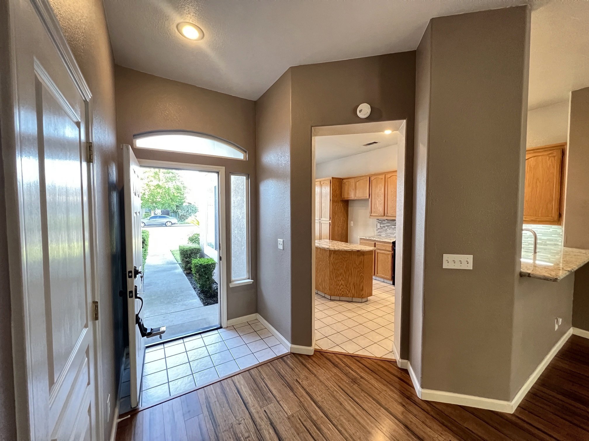 1850 Exeter Dr – photo 2