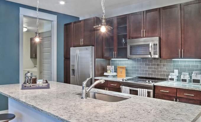 621 W 24th St – photo 4