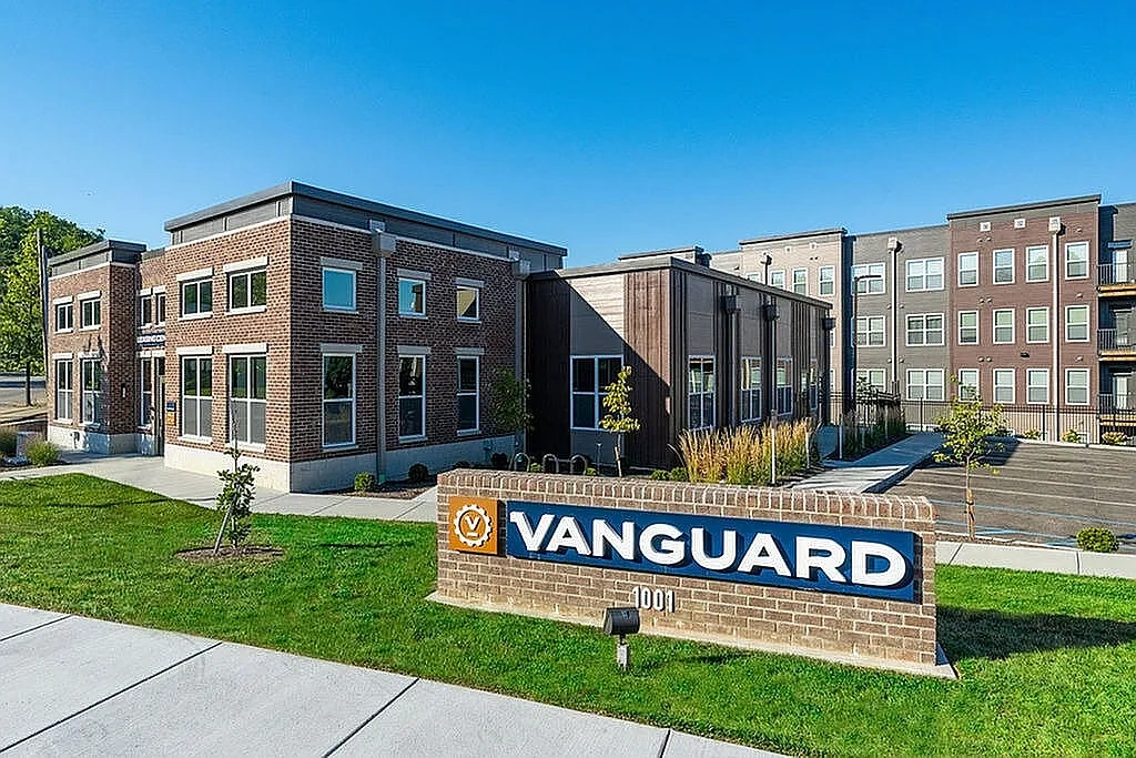The Vanguard Lease By The Bed – photo 2