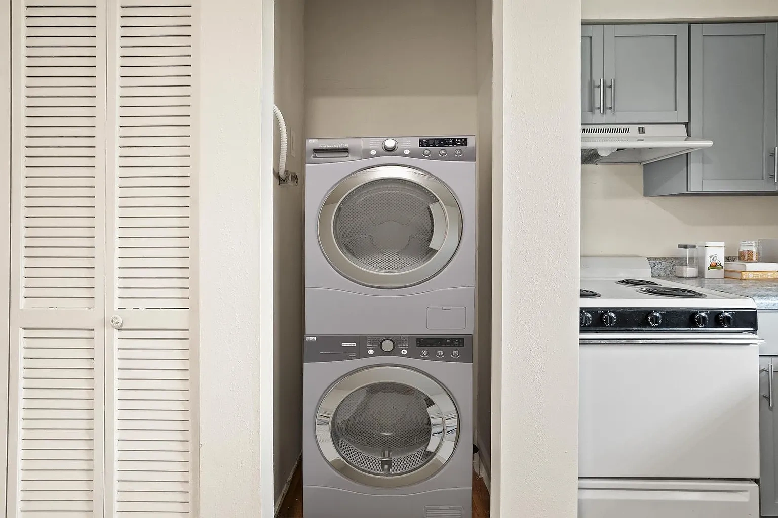 Green Door Apartments – photo 1