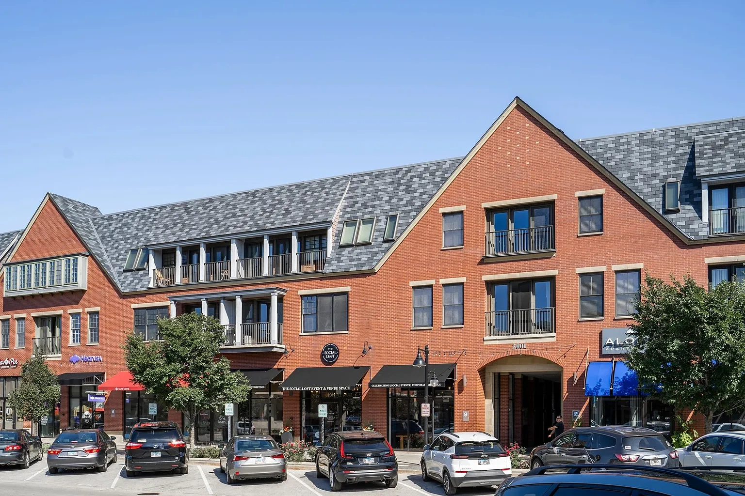 The Residence at the Glen Town Center – photo 2
