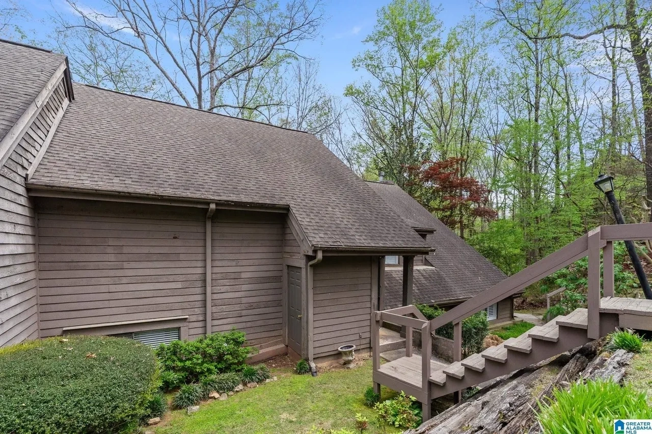 325 Heath Dr – photo 2