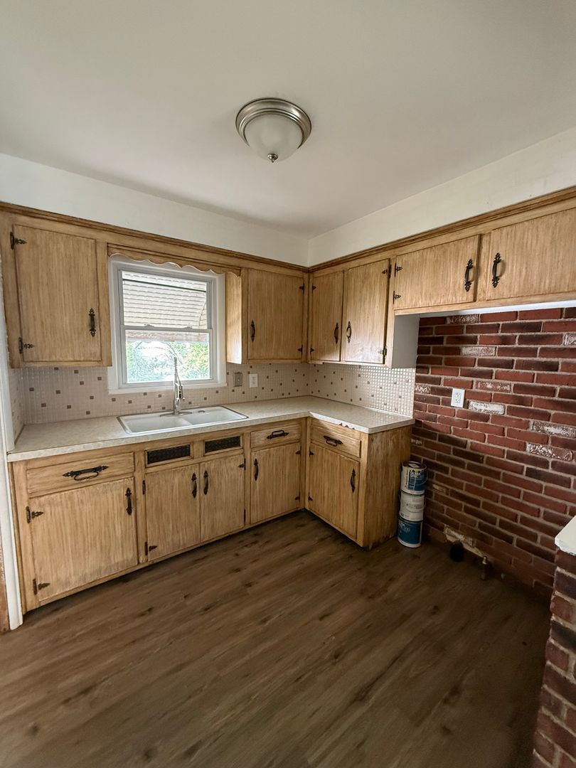 18811 Longview Ave – photo 5
