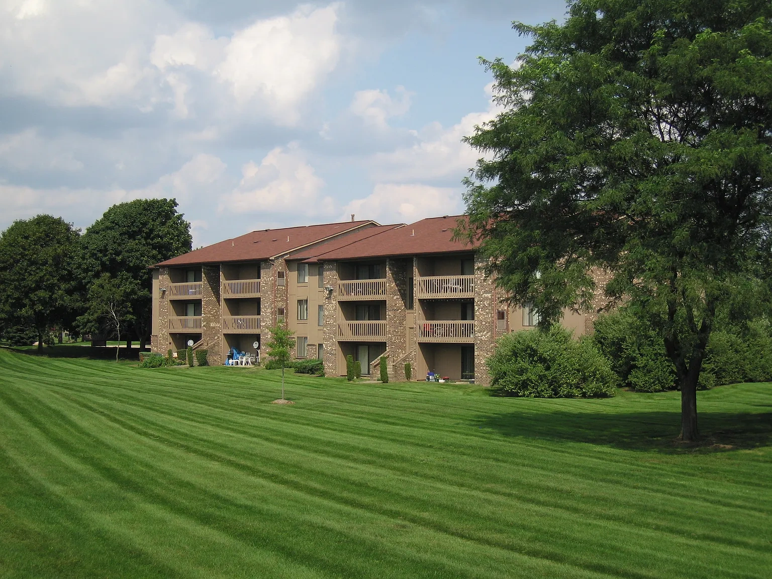 Green Hill Apartments – photo 2