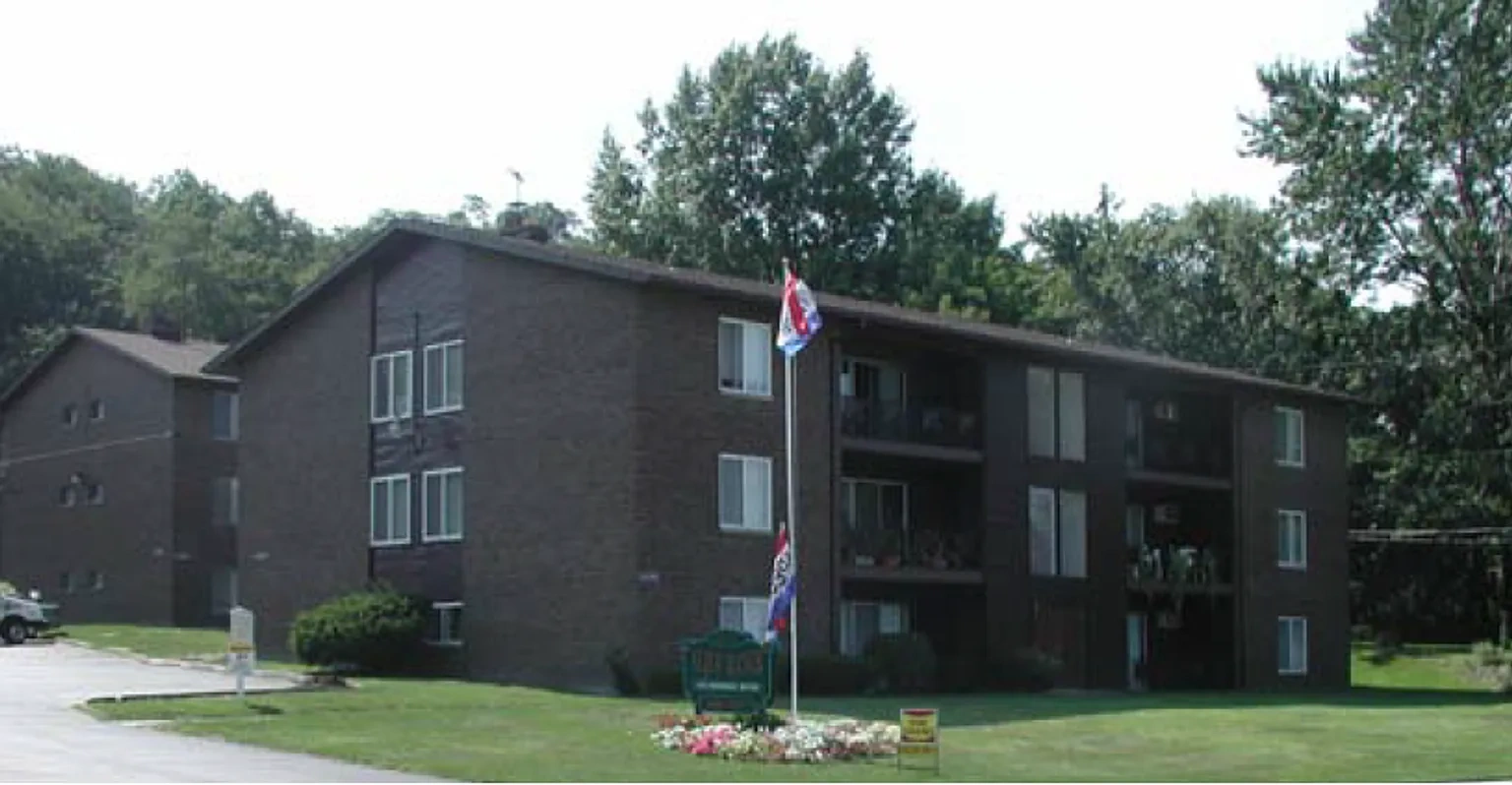 Aljer Manor Apartments – photo 2