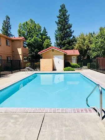 BULLARD WEST APARTMENTS – photo 3