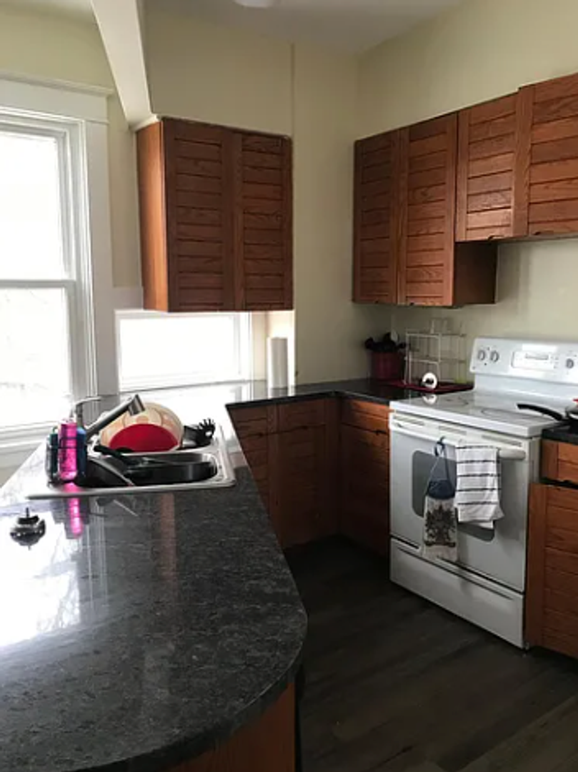 439 Warner St unit 1 – photo 4