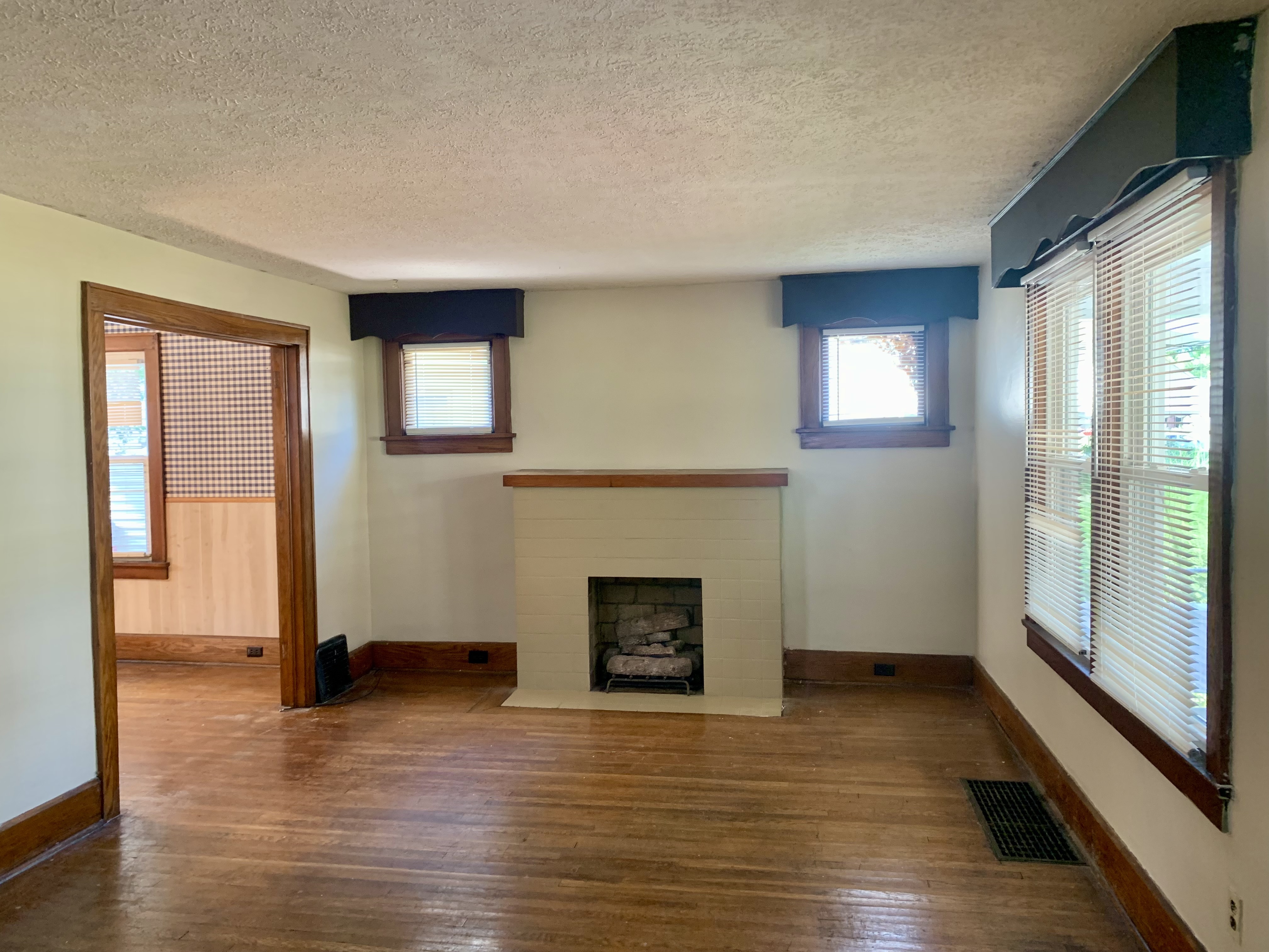 1525 Miami Ct NE – photo 2