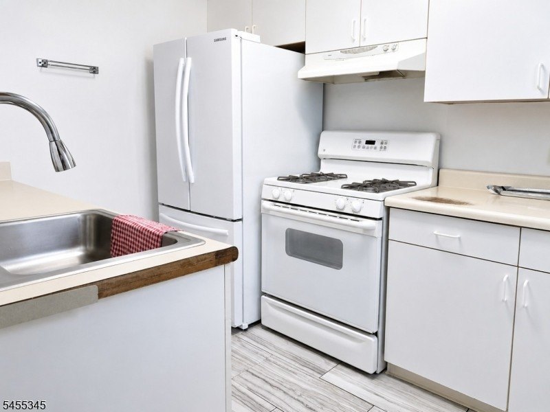 34 Carlton Ave – photo 5