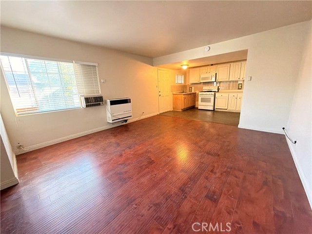 114 Lewis St N – photo 4