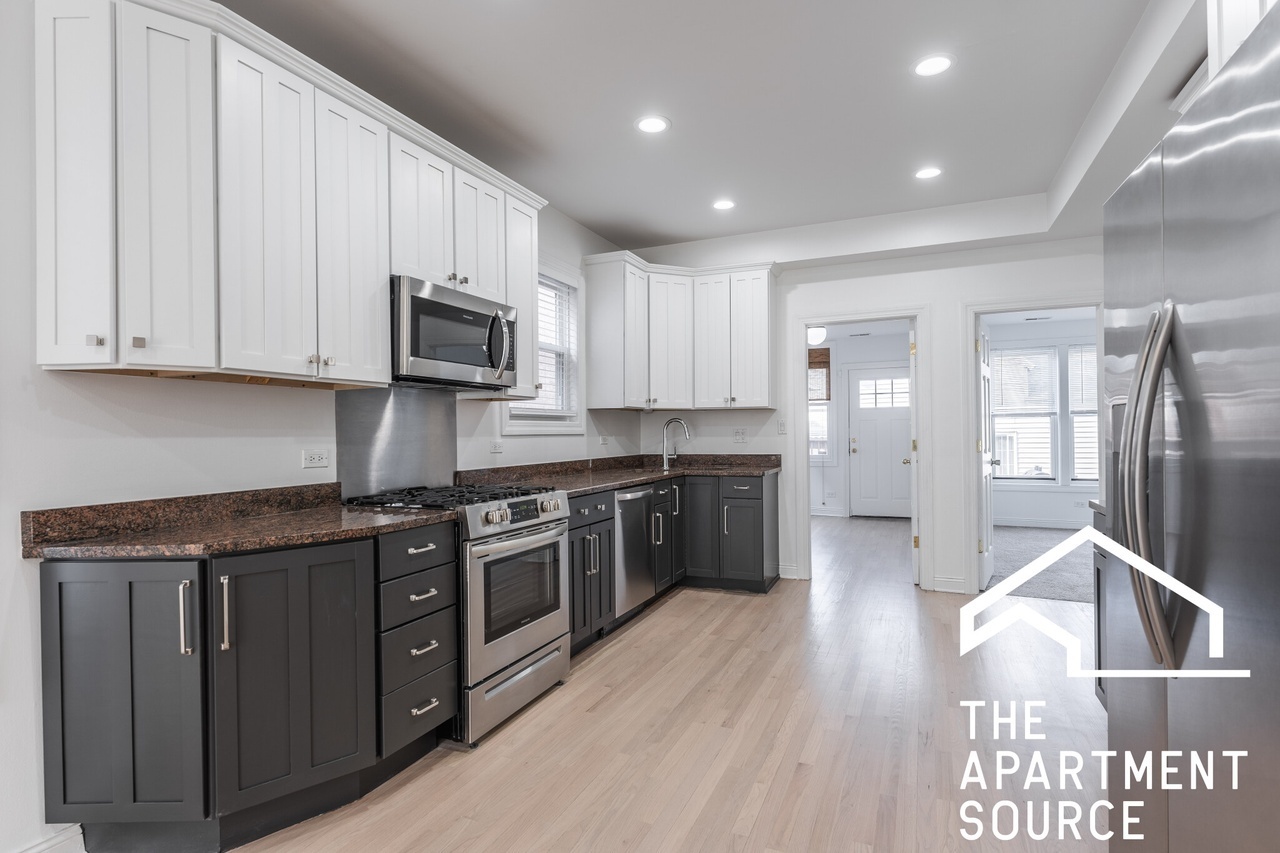 2522 N Artesian Ave – photo 2