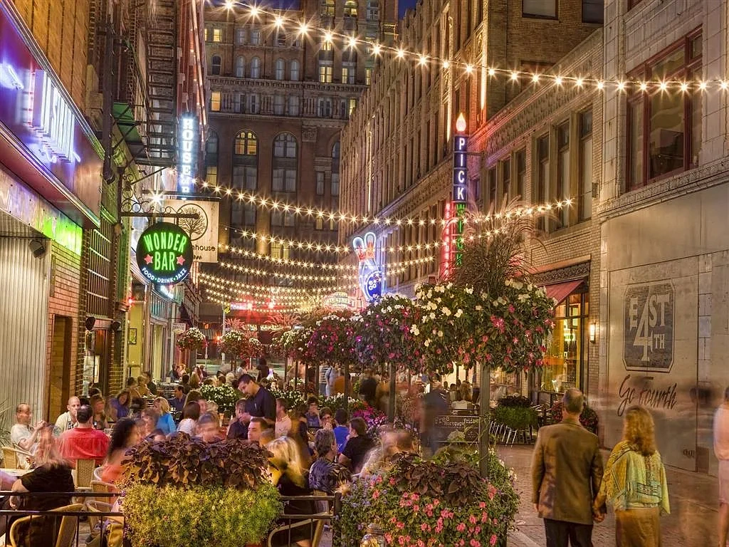 East 4th Street – photo 4