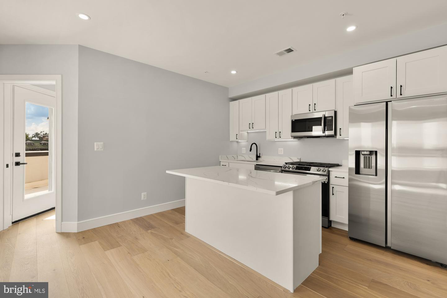 3215 Mt Pleasant St NW unit 403 – photo 2