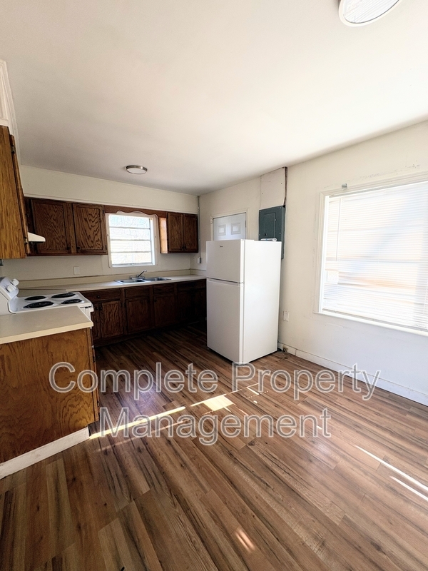1933 St Charles Ct SW – photo 5