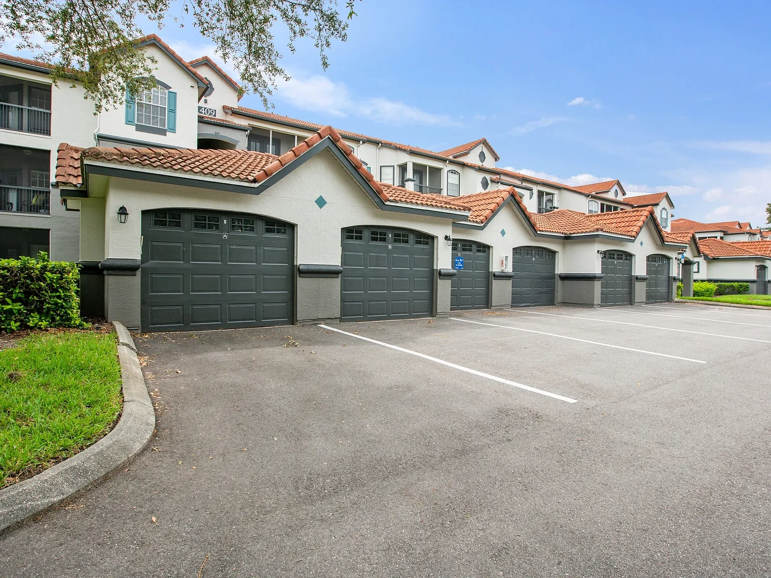 Lucerne at Lake Brandon Apartments – photo 1