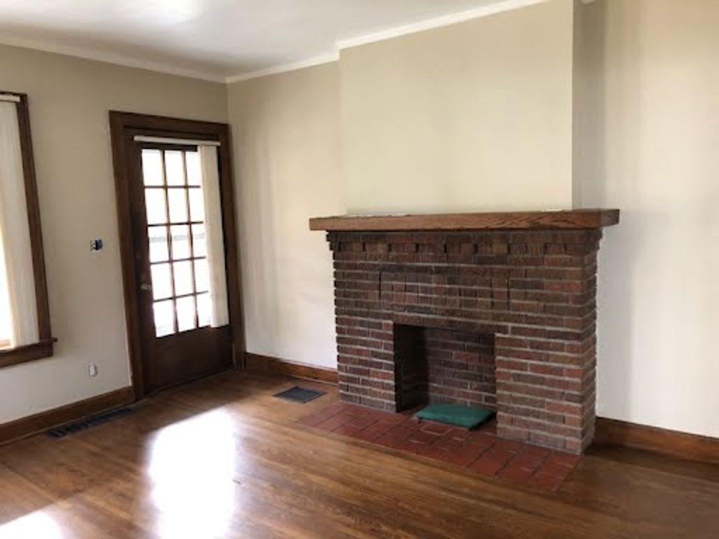 833 College Ave – photo 4