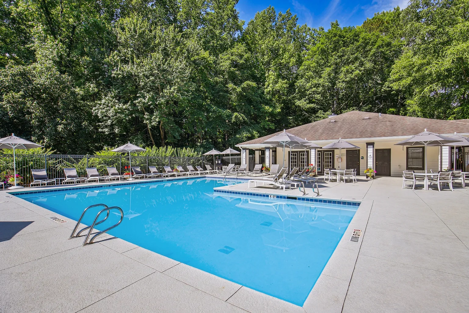 Brook Valley Apartment Homes – photo 4