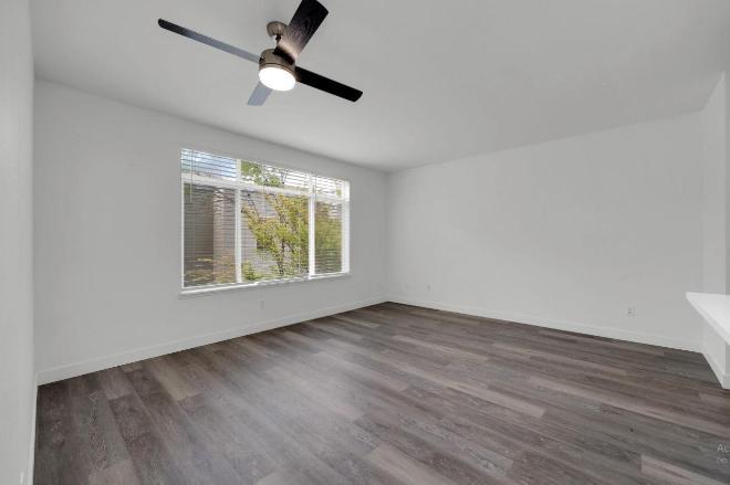 255 W Broadway – photo 5