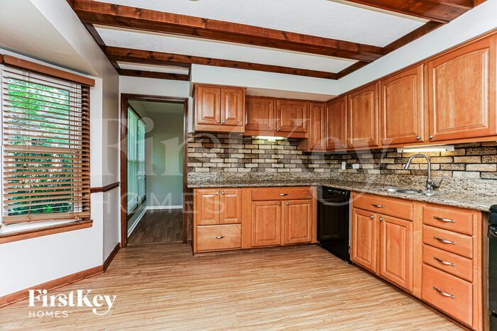 15906 Avalon Ave – photo 5