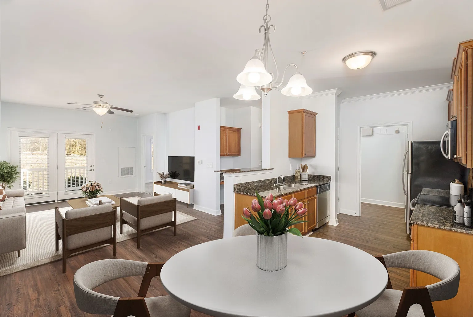 Crystal Lakes and Kingsley Apartments & Townhomes – photo 2