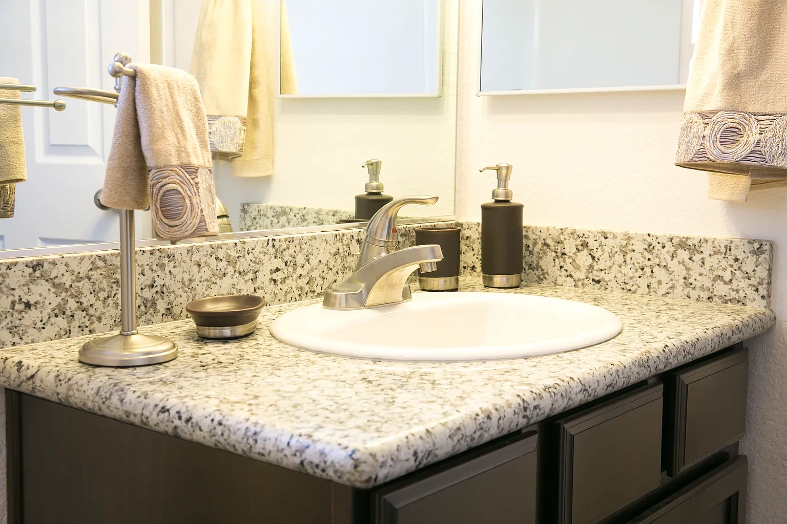 Orchard Village Apartments – photo 2