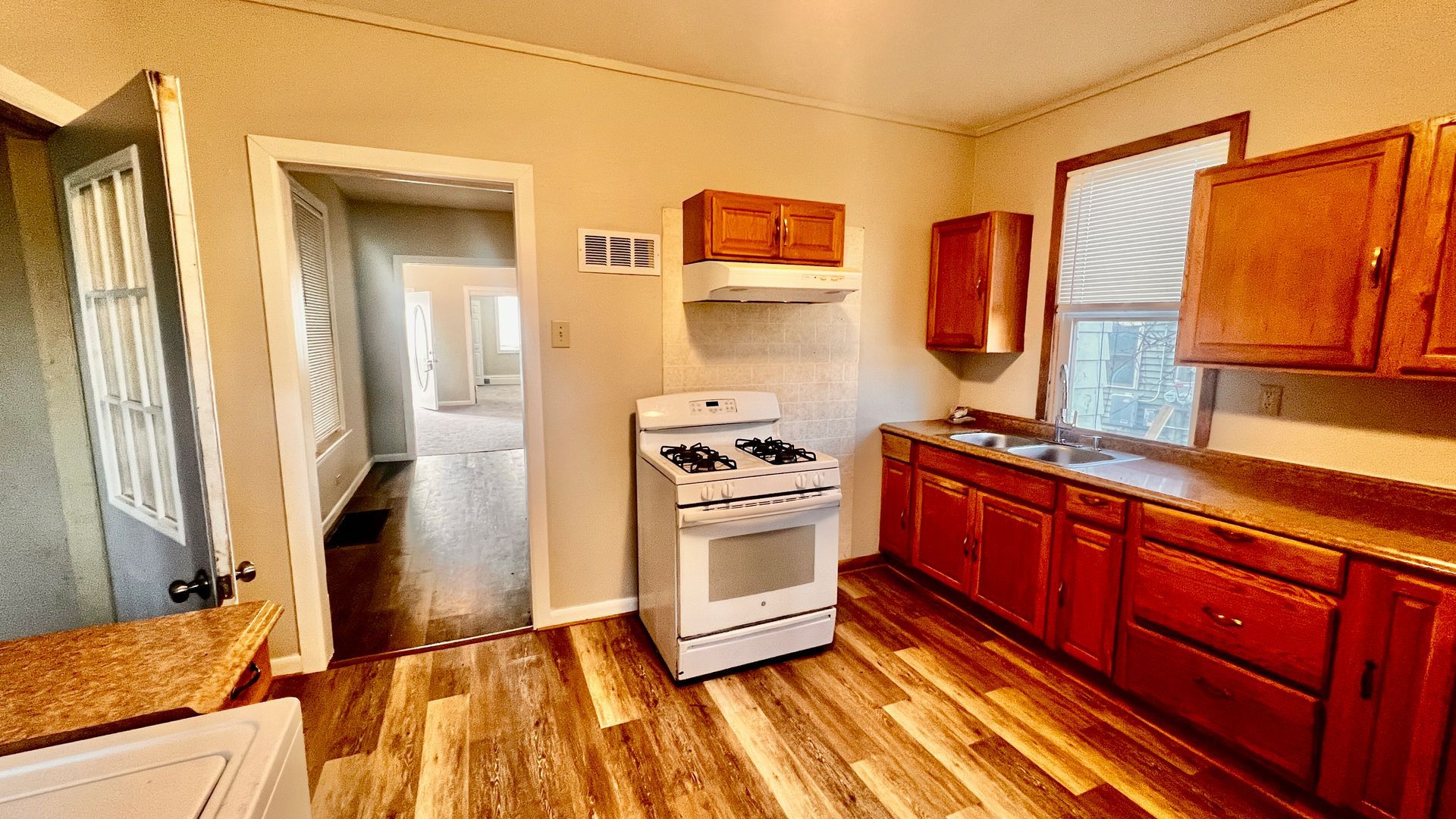 1435 Villa St – photo 4