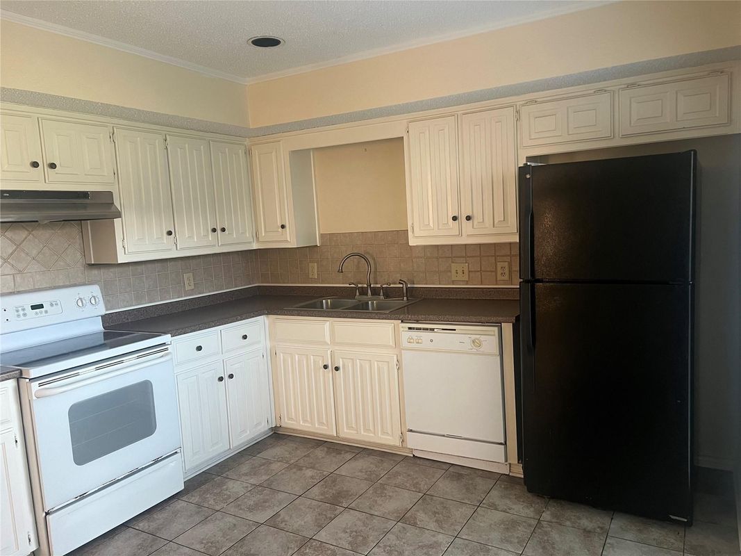 1 Lakeway Dr unit A – photo 5