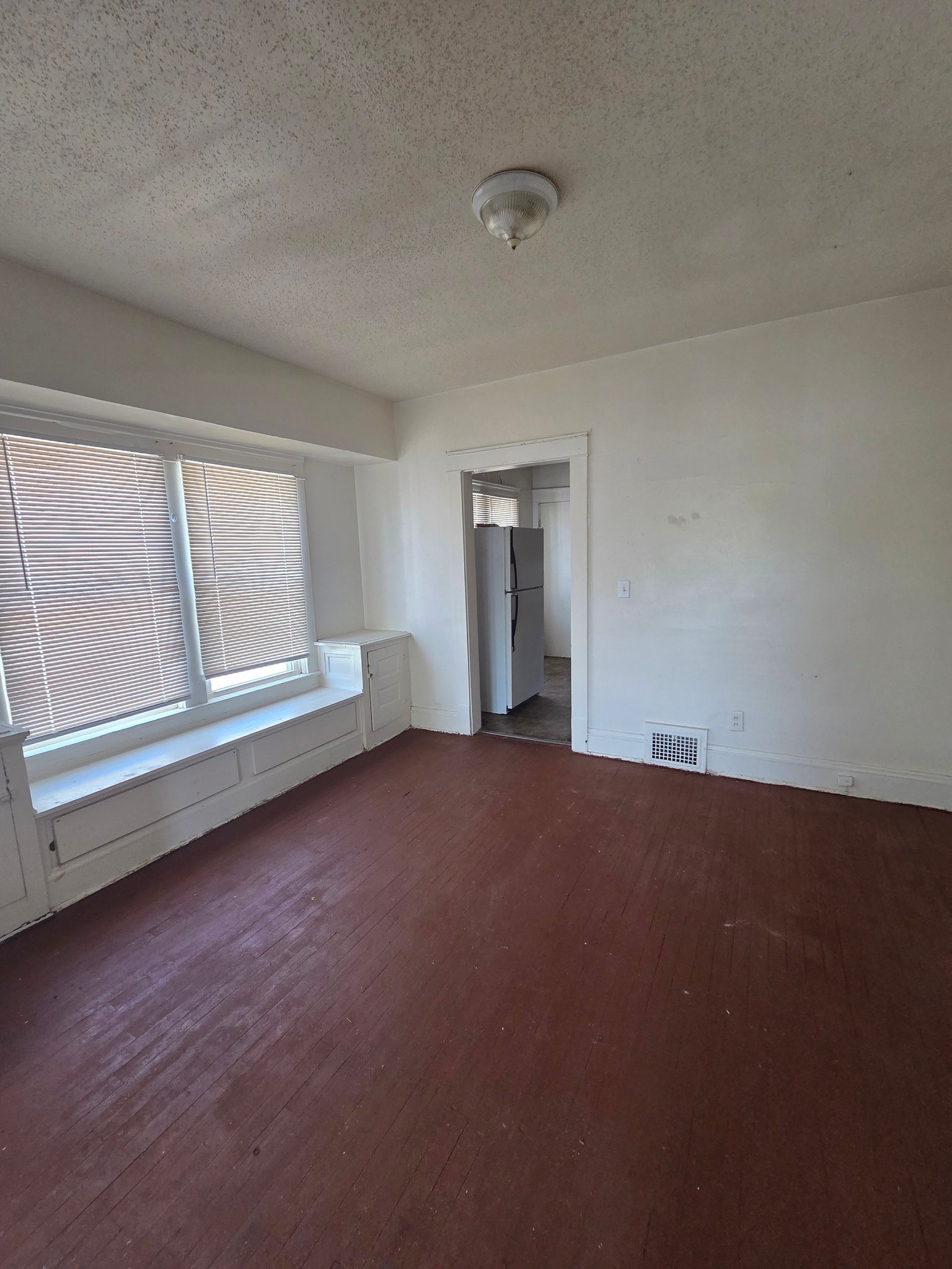 11807 Honeydale Ave unit 2 – photo 3