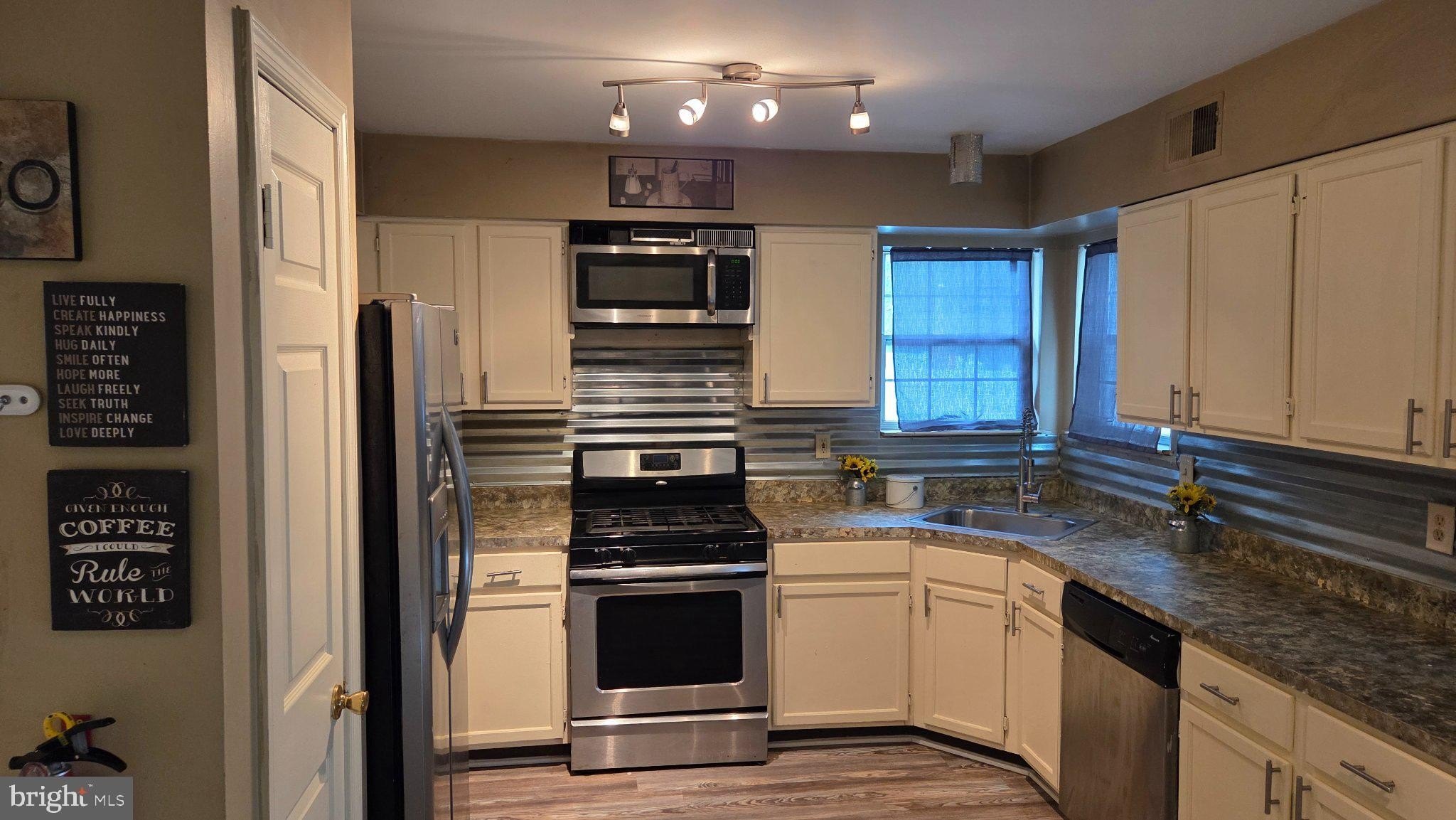10 Wesley Ln – photo 2
