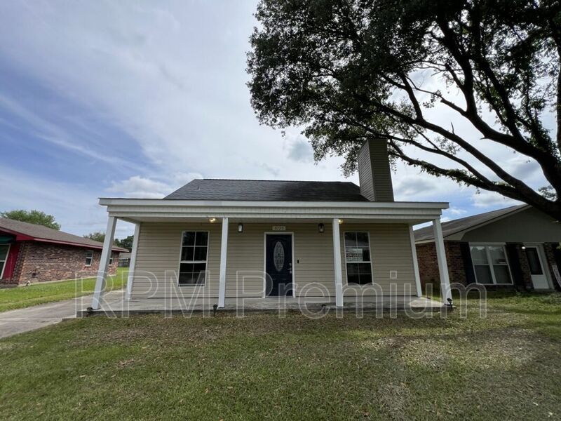 8725 Fairoaks St – photo 2