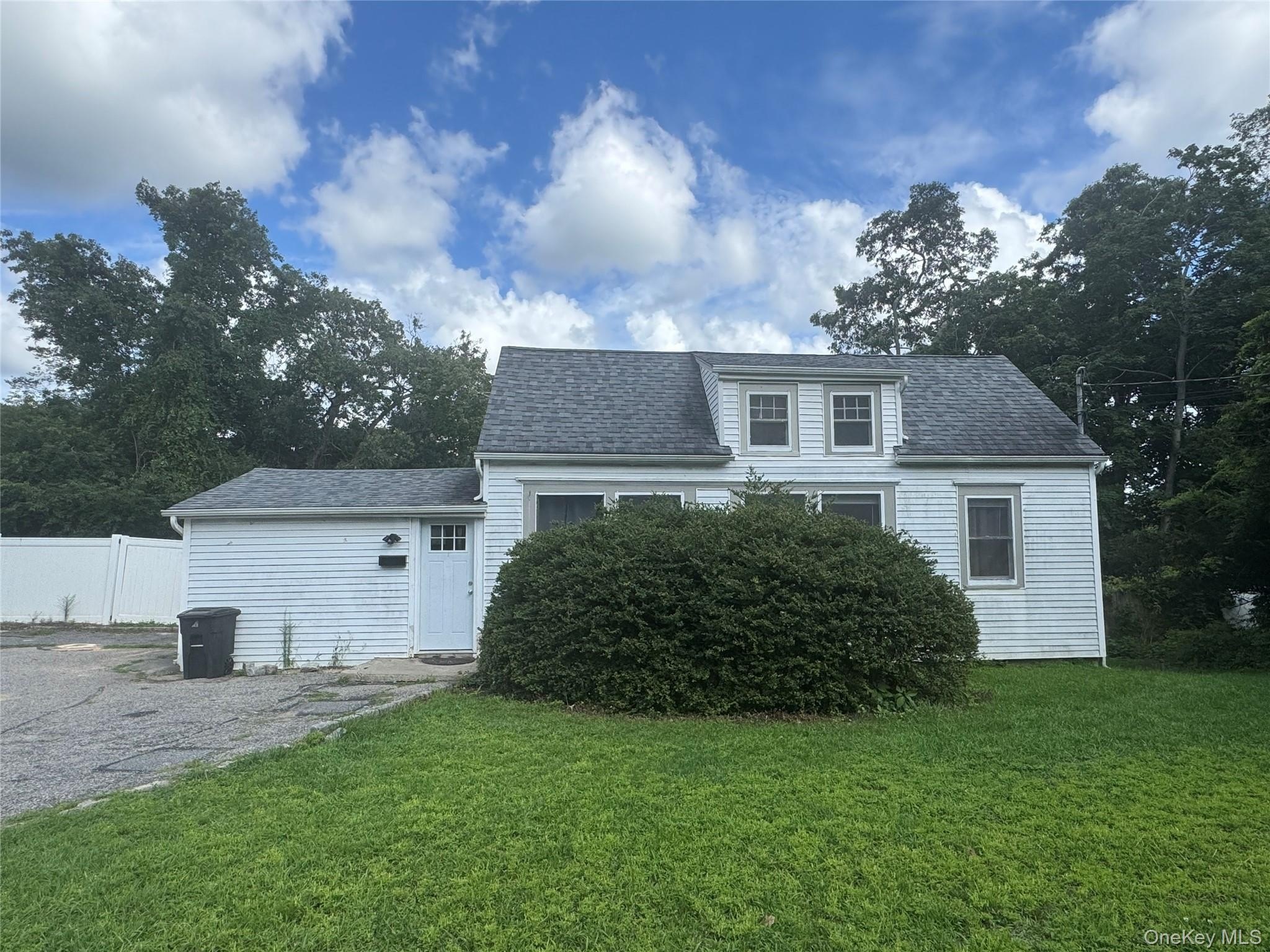 425 Landing Ave – photo 1
