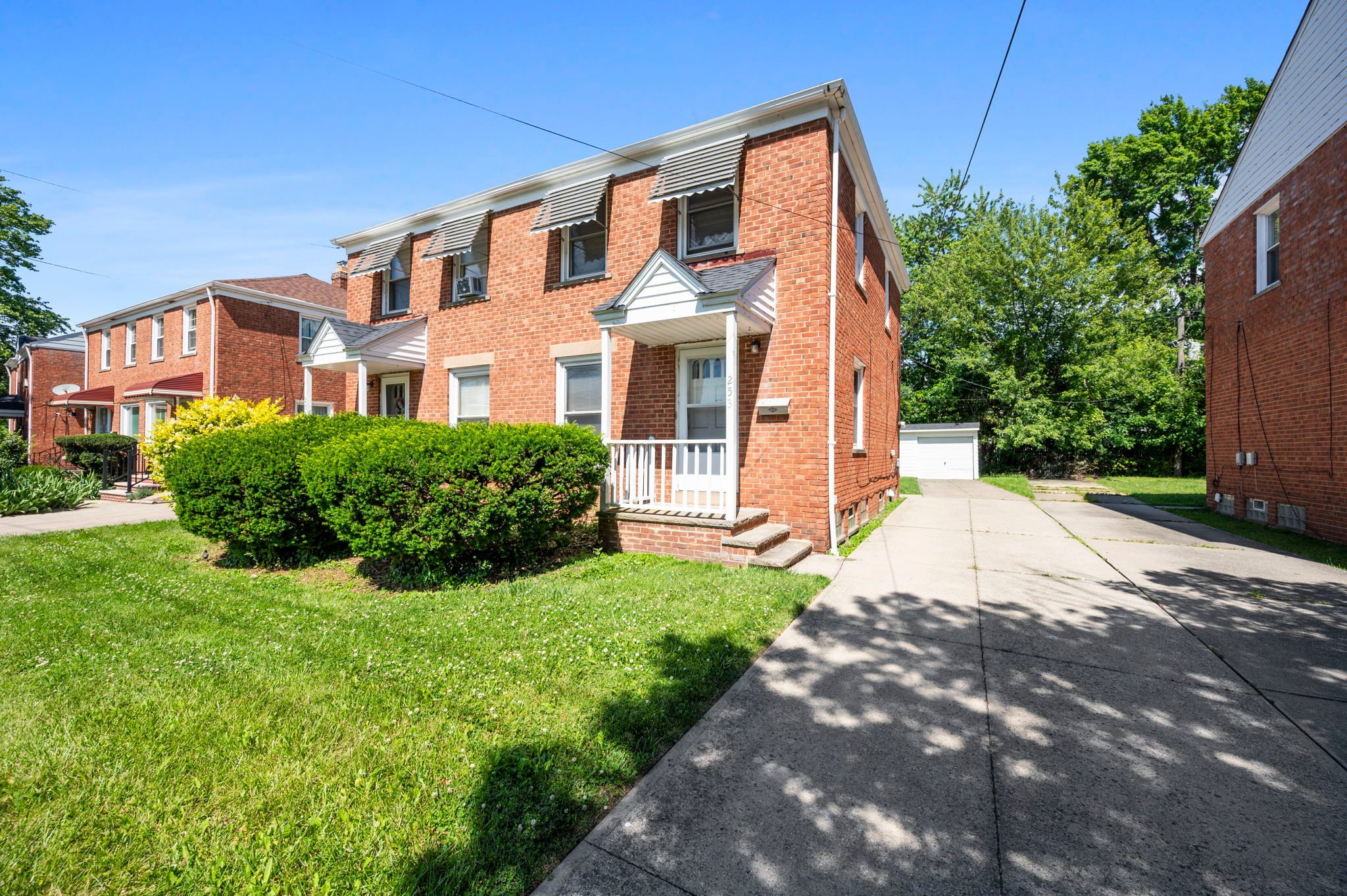 253 E 250th St – photo 2