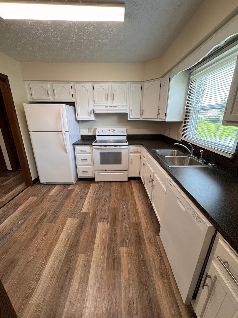 8426 Colwyn Ct unit 8426 Colwyn Ct. Apt. 1 – photo 2