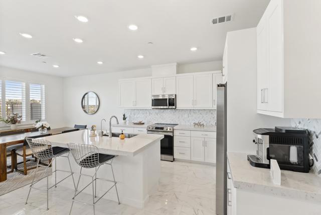 821 Mateo St unit 1 – photo 4