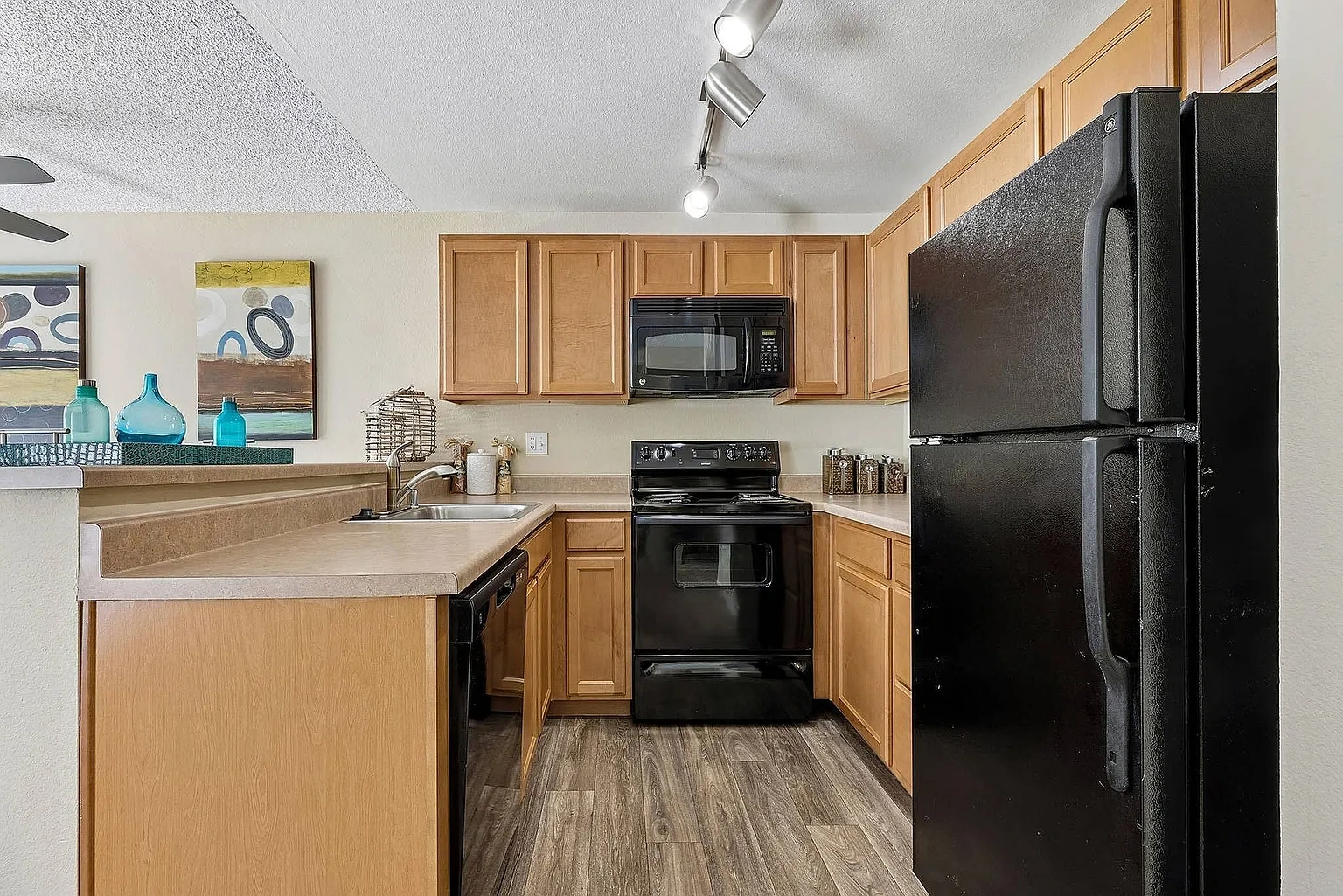 Waterford Apartments – photo 2