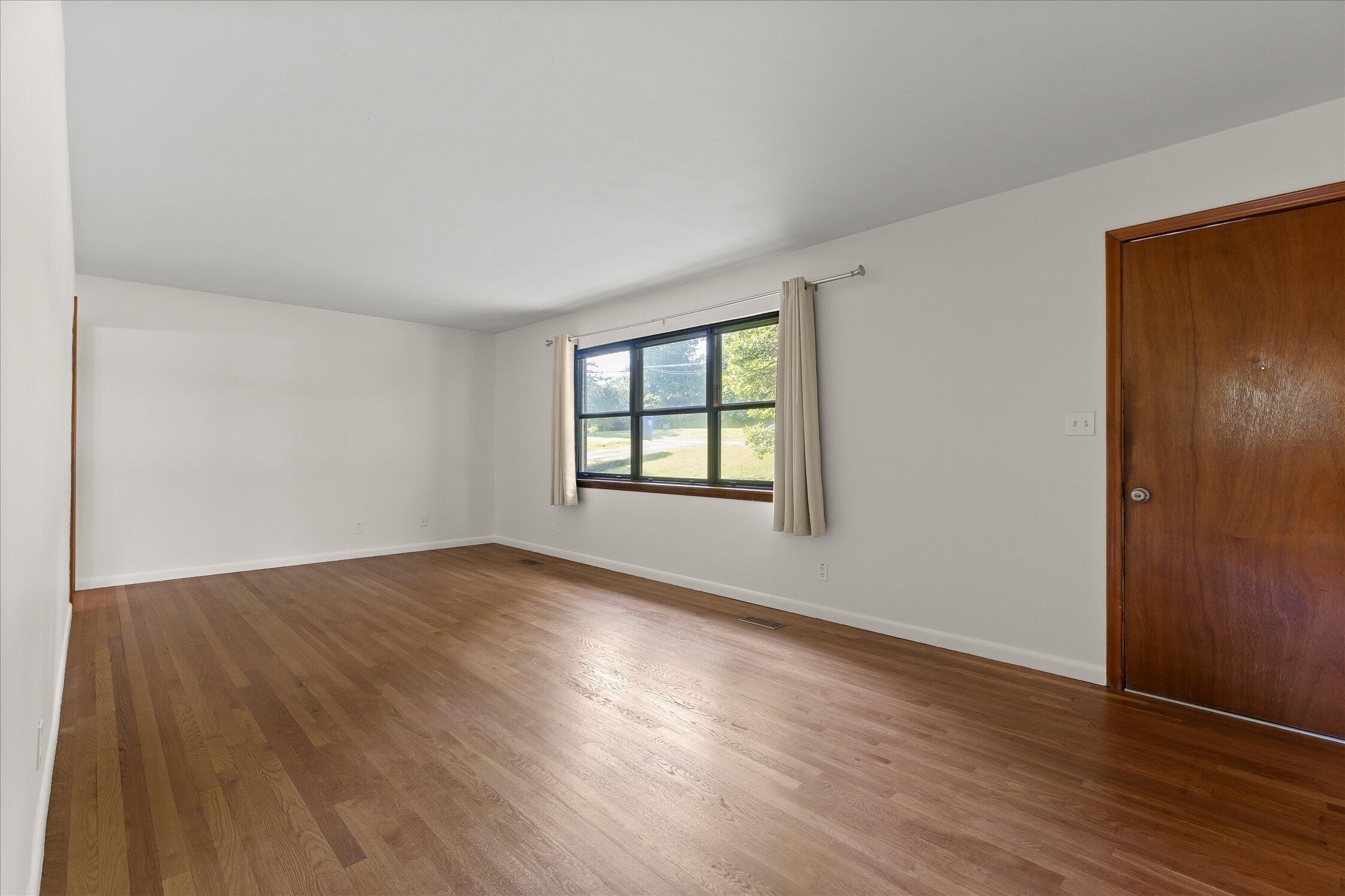 517 Randall St – photo 4