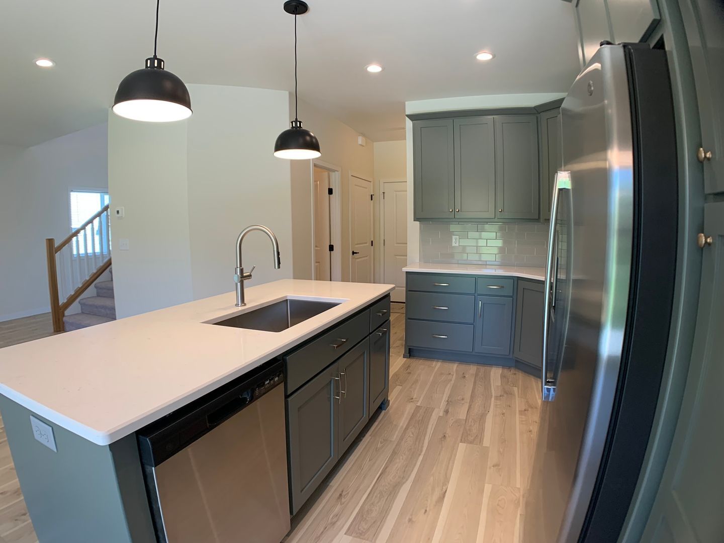 1360 Goldenwood Dr – photo 2