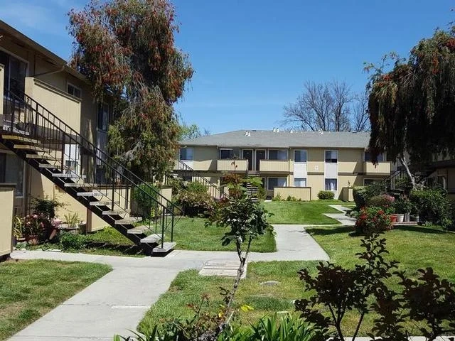 2550 S King Rd unit 101 – photo 1